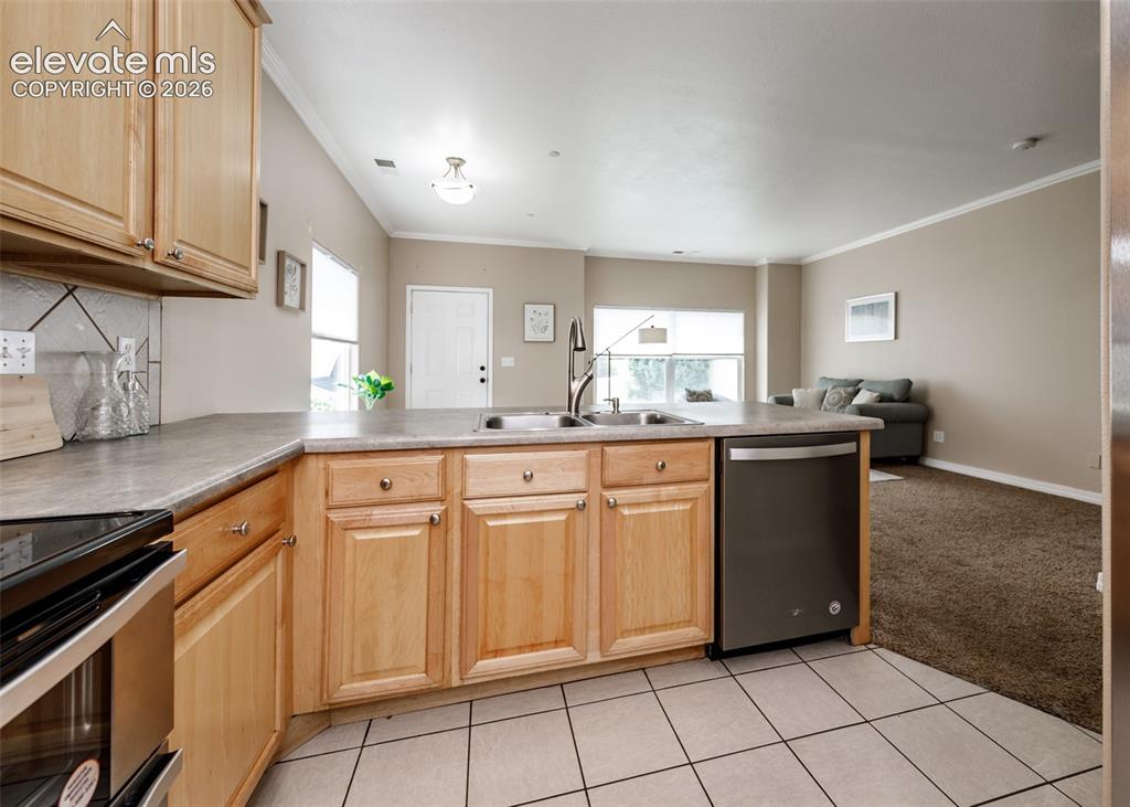 Image 11 of 40: Kitchen