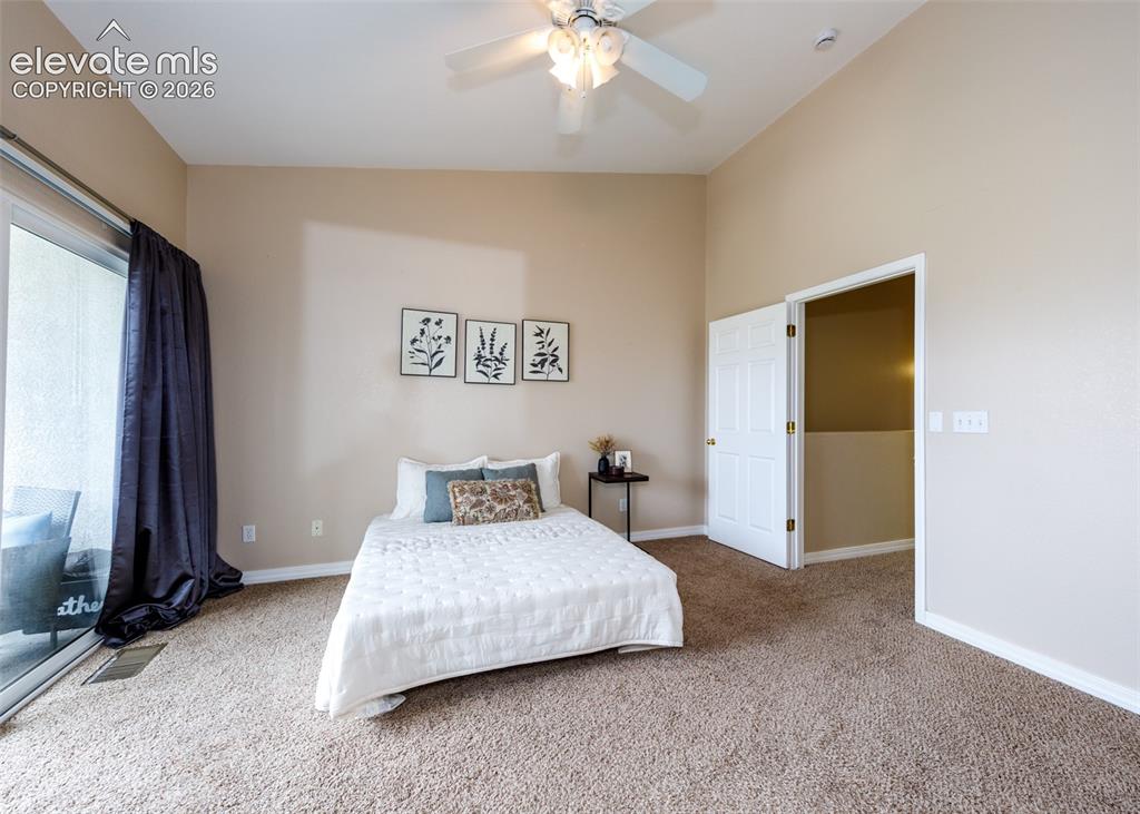 Image 16 of 40: Bedroom