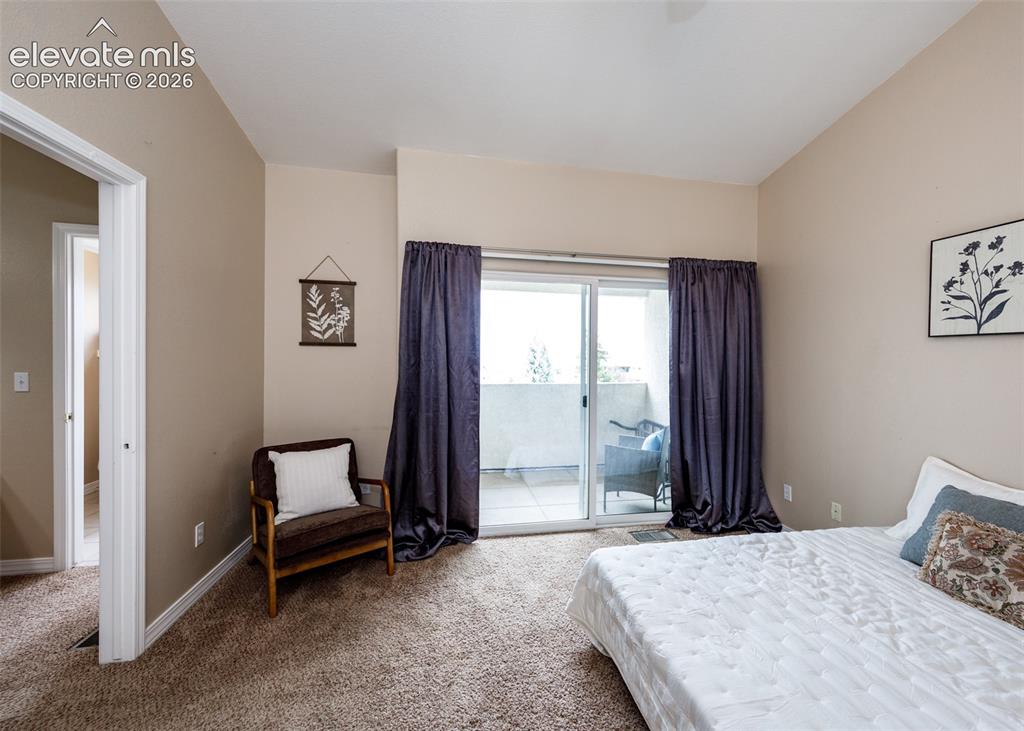 Image 17 of 40: Bedroom