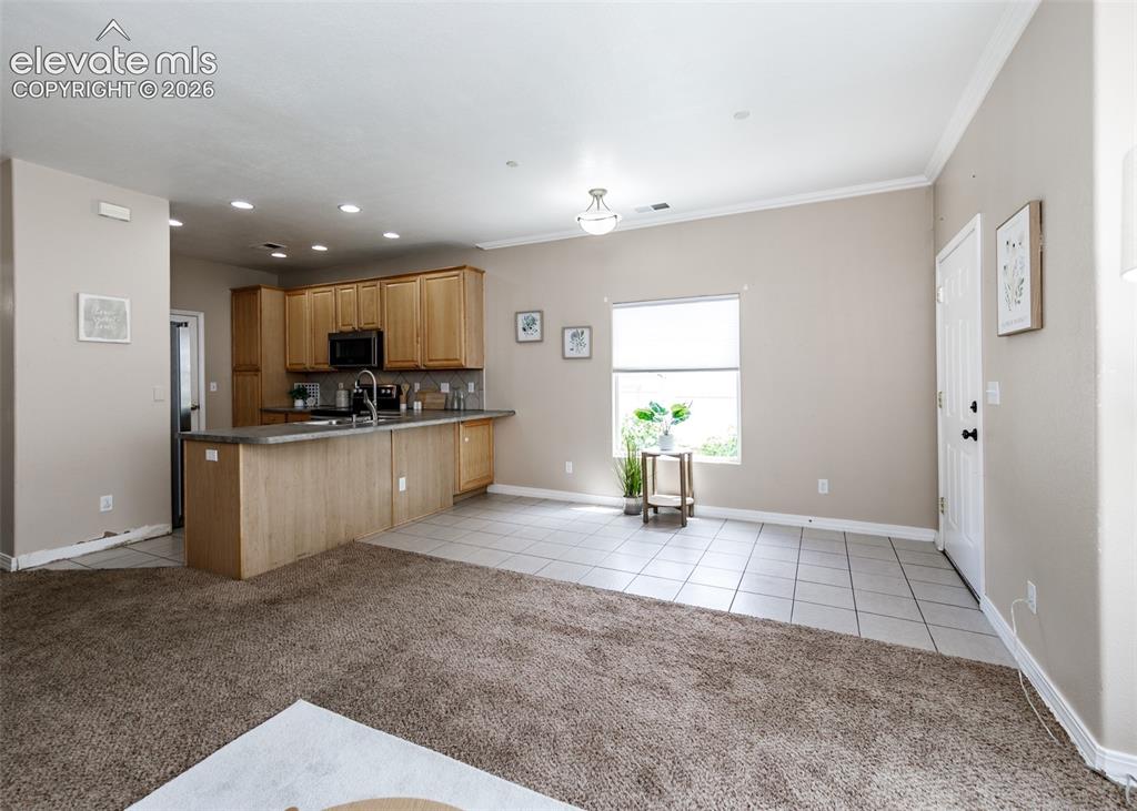 Image 7 of 40: Kitchen