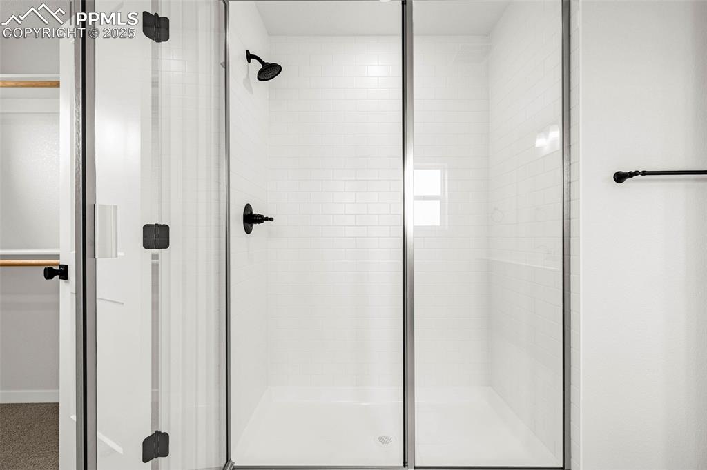 Image 24 of 37: Bathroom