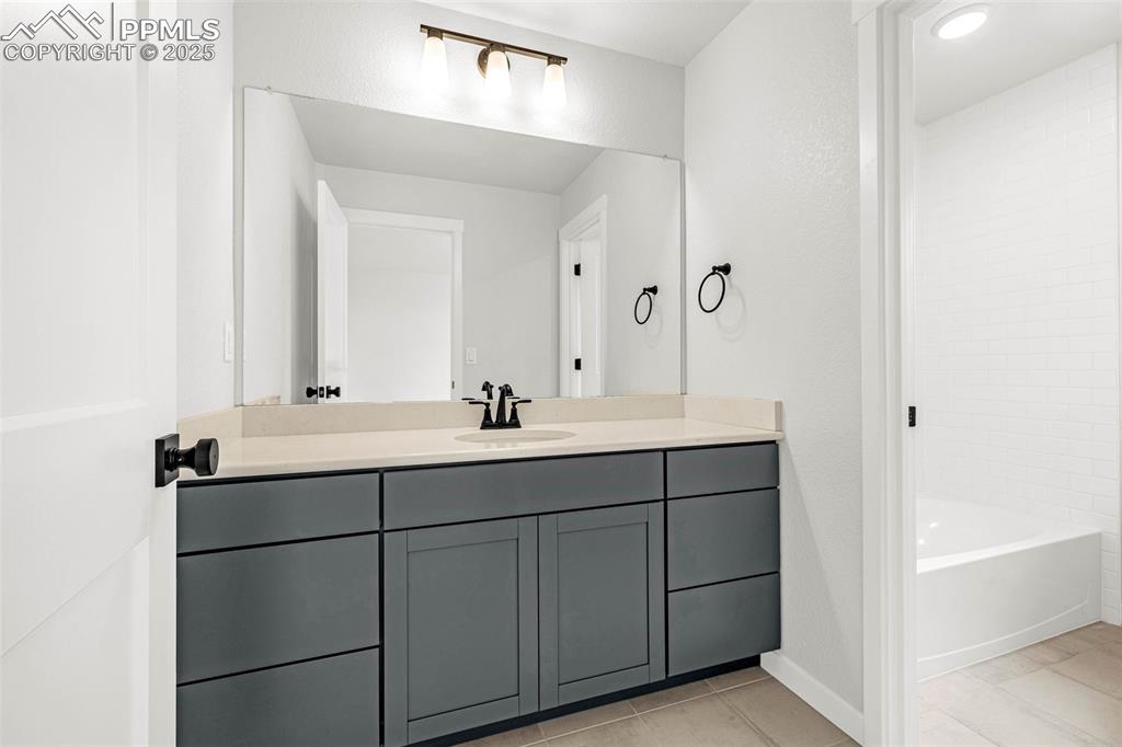 Image 30 of 37: Bathroom