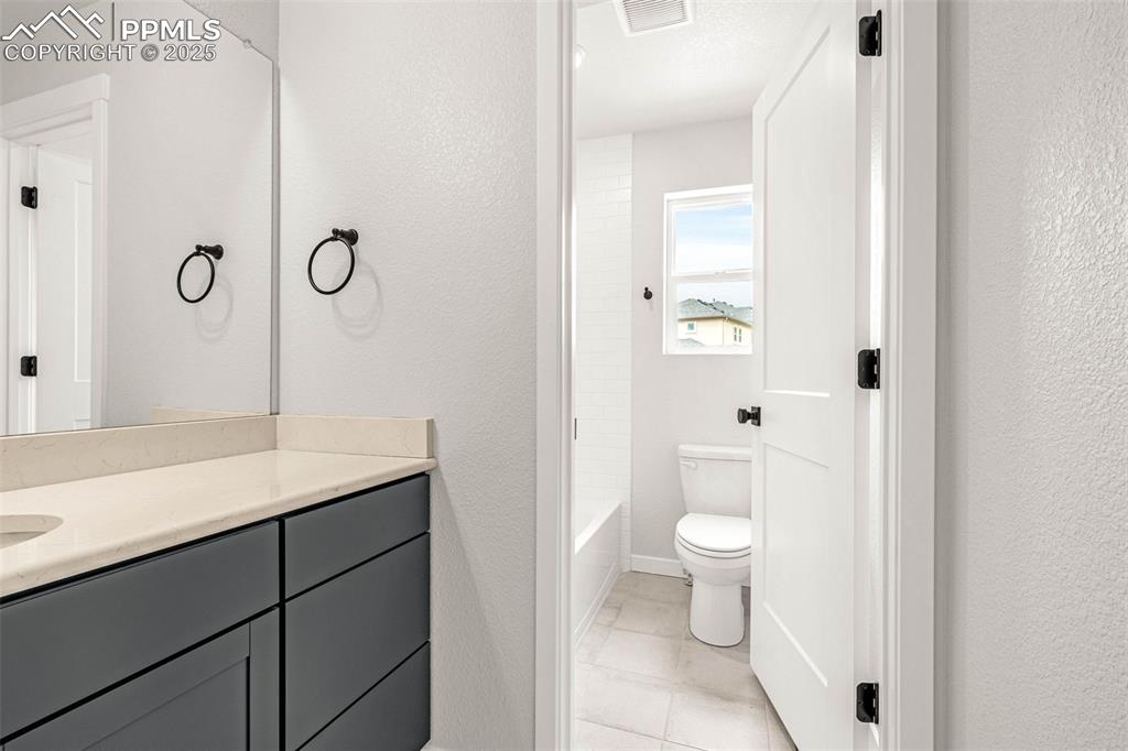 Image 31 of 37: Bathroom