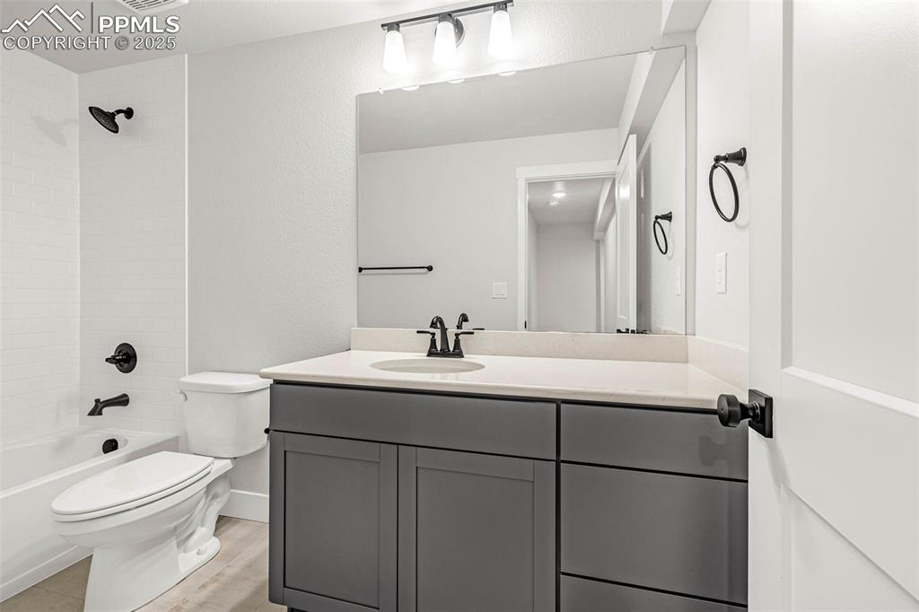 Image 36 of 37: Bathroom