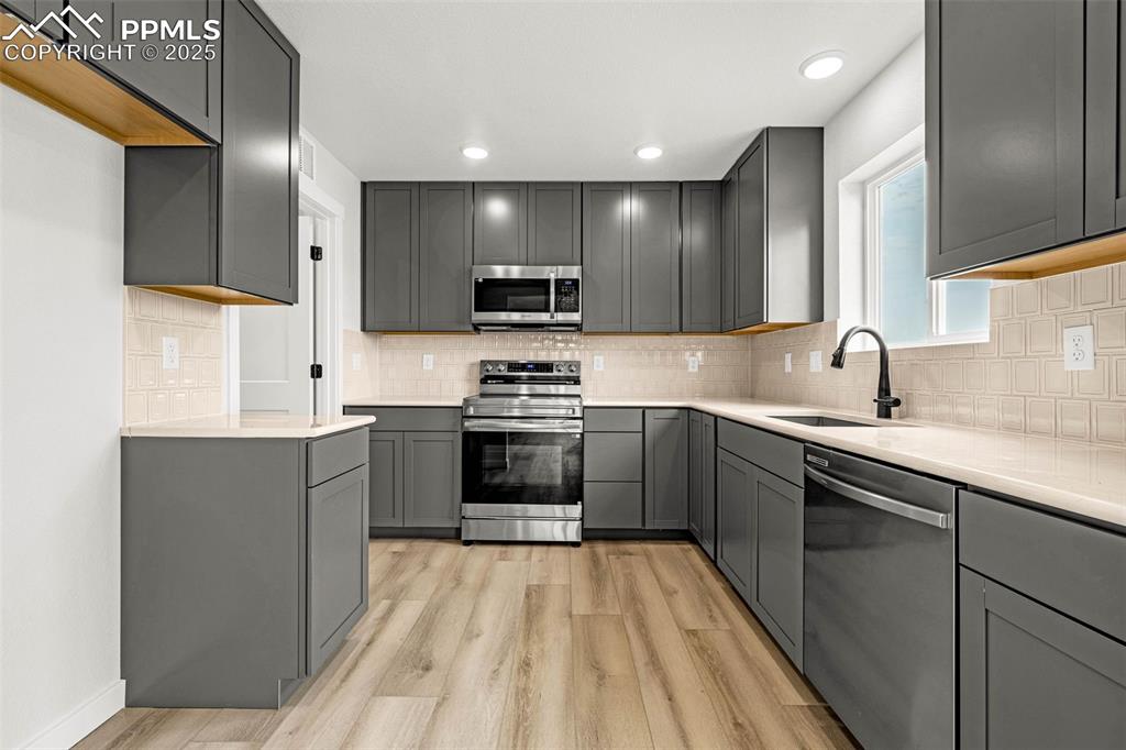 Image 5 of 37: Kitchen