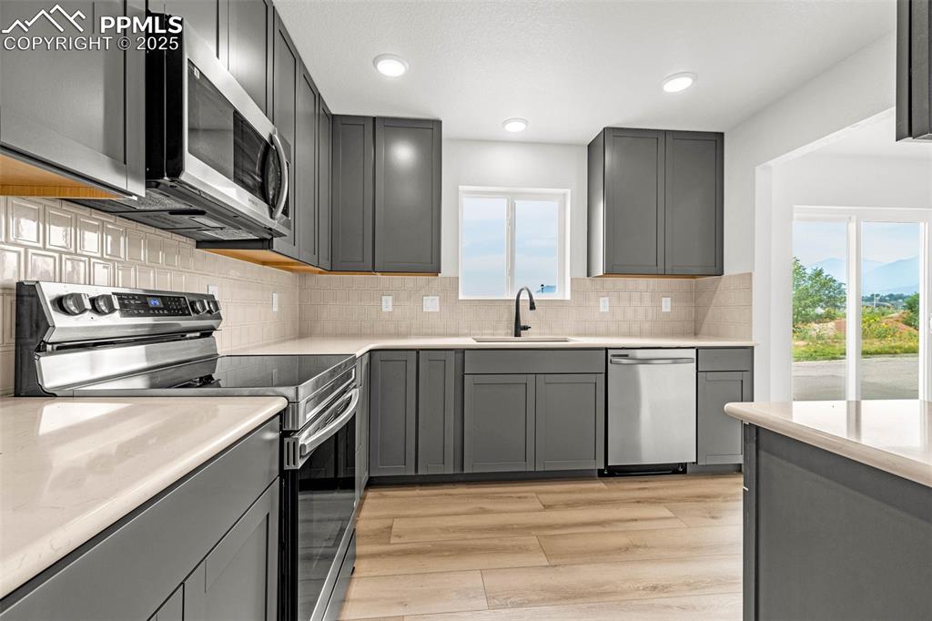 Image 6 of 37: Kitchen