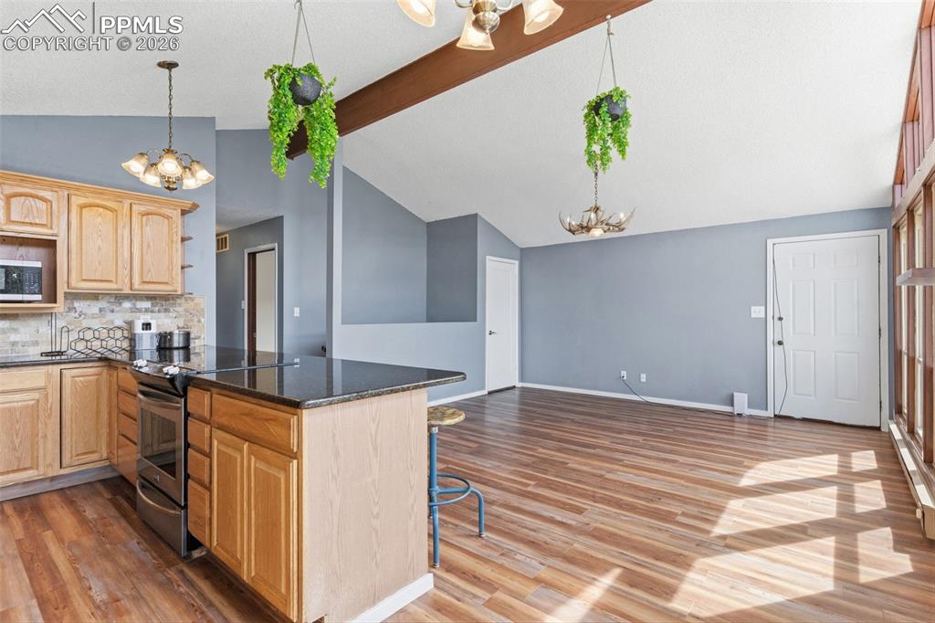 Image 14 of 49: Kitchen