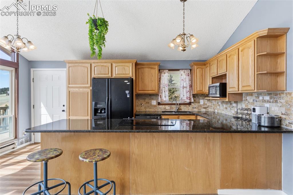 Image 16 of 49: Kitchen