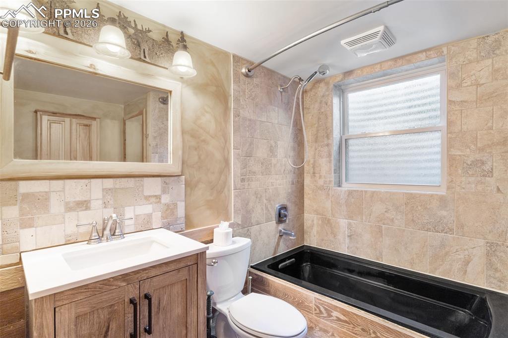 Image 44 of 49: Bathroom