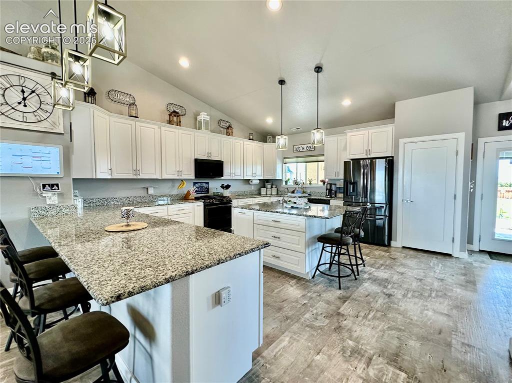Image 11 of 50: Kitchen
