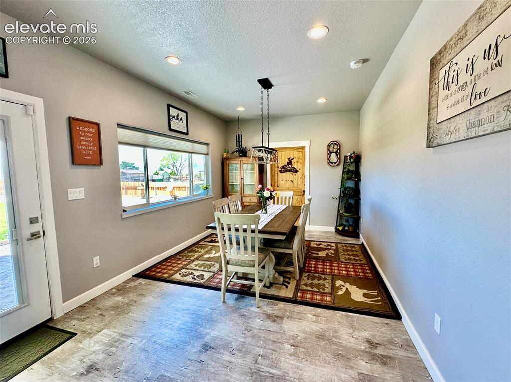 Image 17 of 50: Dining Area