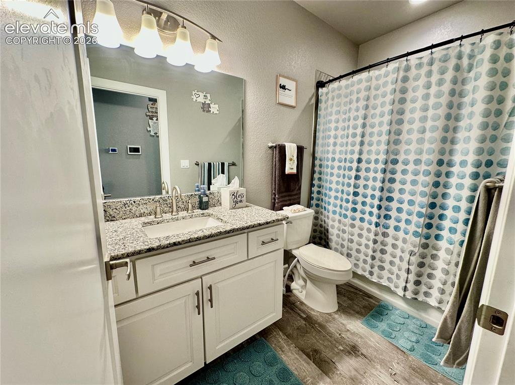 Image 30 of 50: Bathroom