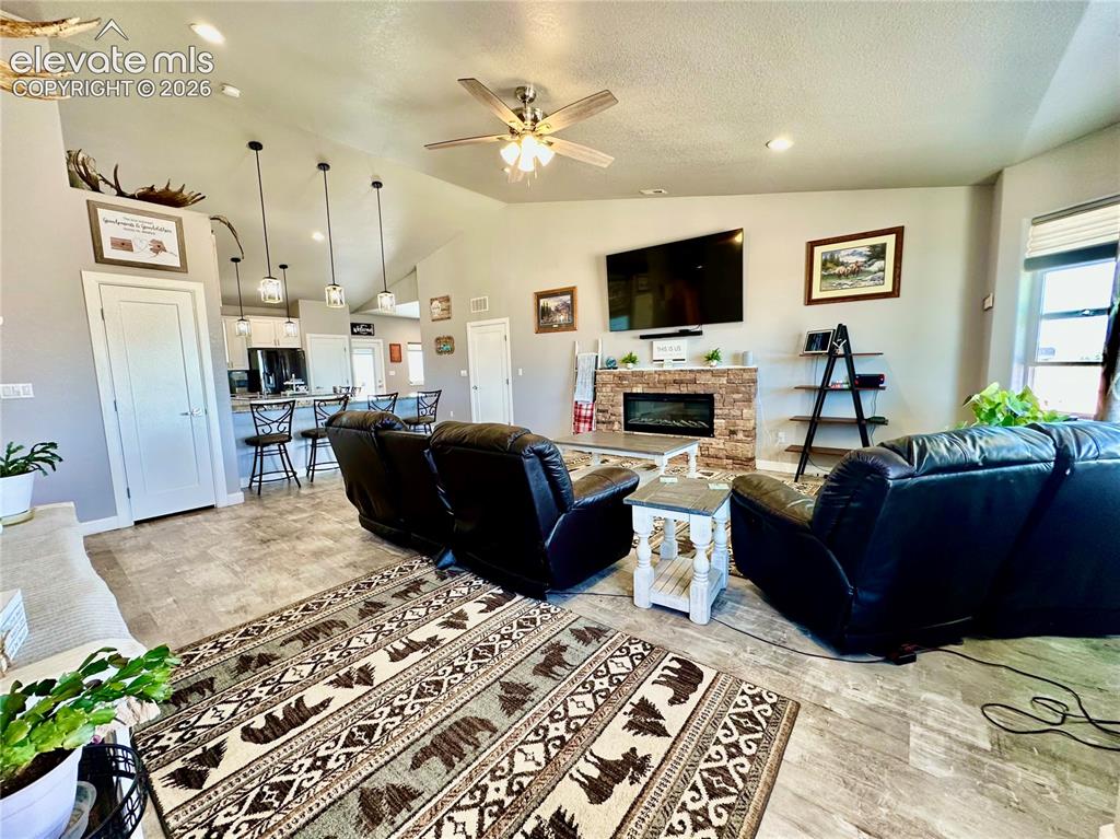 Image 8 of 50: Living Room