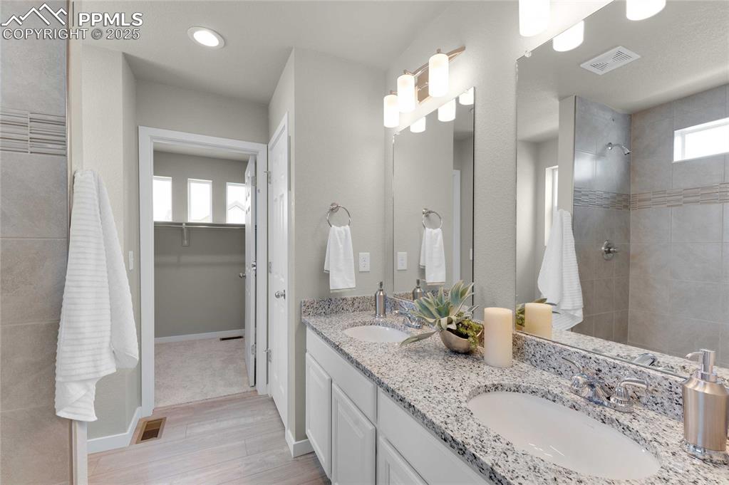 Image 21 of 29: Photos of model home