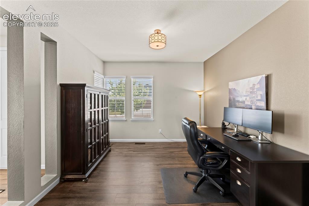 Image 13 of 41: Dining Area