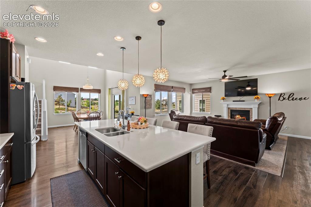 Image 14 of 49: Kitchen