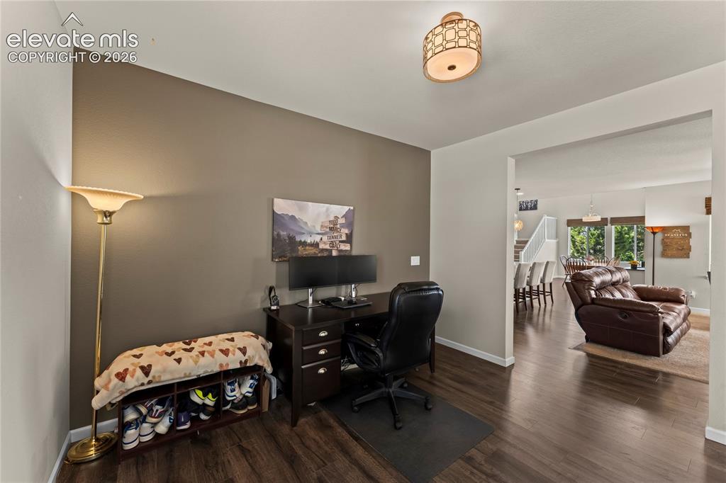 Image 14 of 41: Dining Area