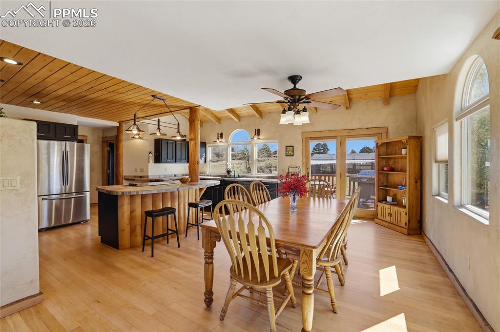 Image 12 of 39: Dining Area