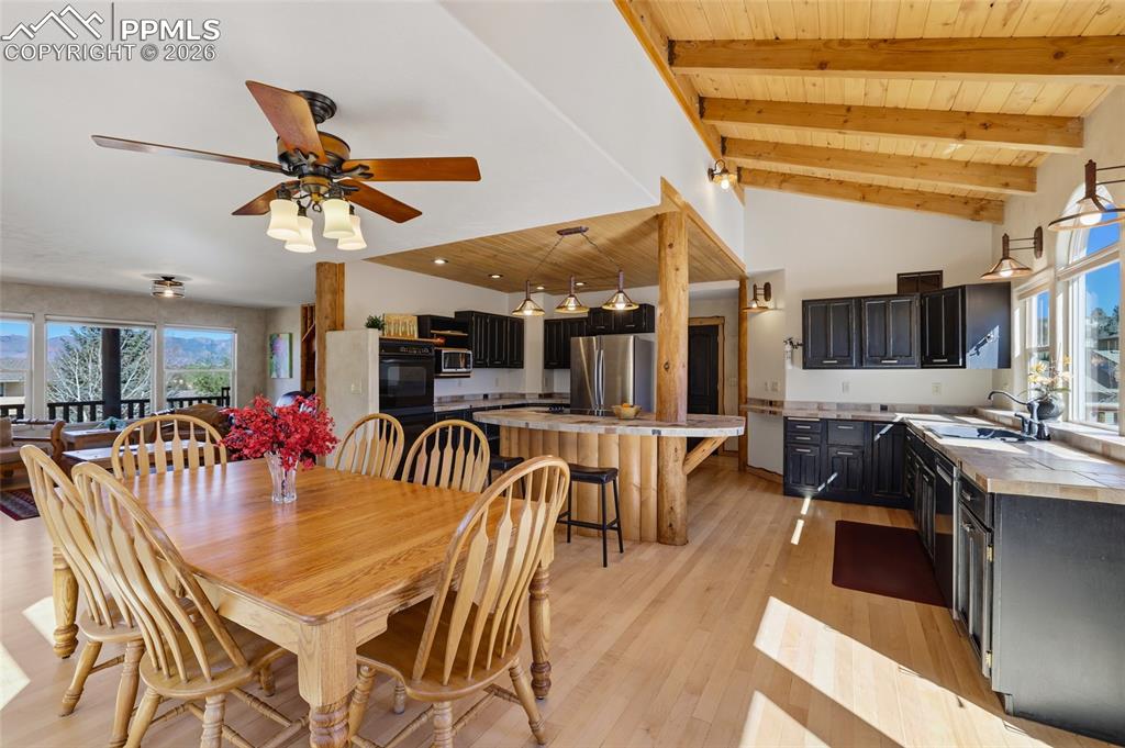 Image 13 of 39: Dining Area