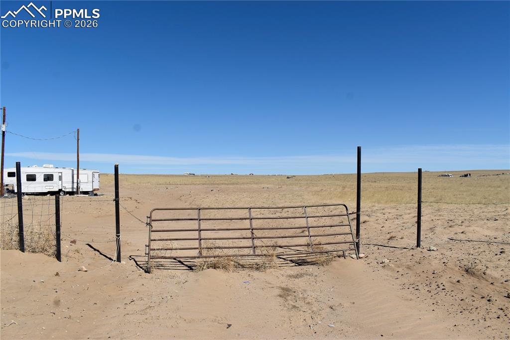 Image 1 of 7: front of property, east view