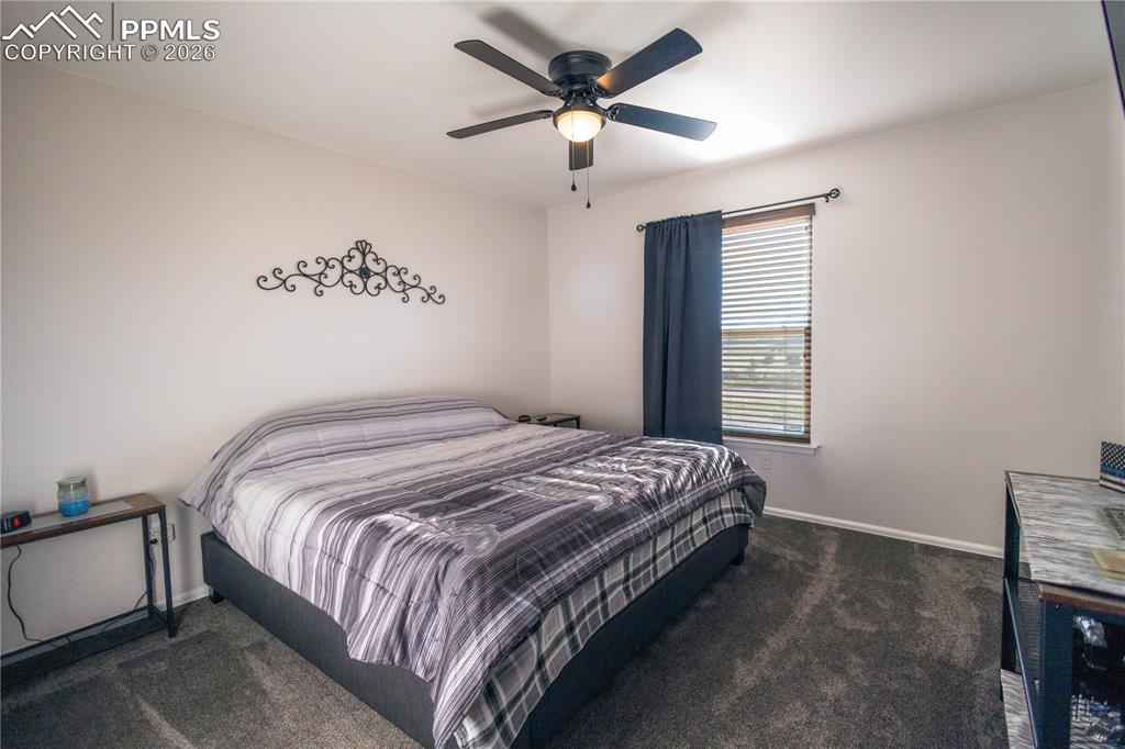 Image 21 of 34: Bedroom