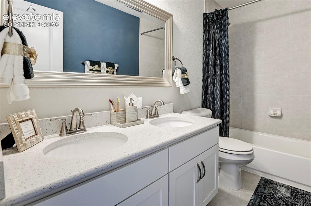 Image 10 of 41: Bathroom