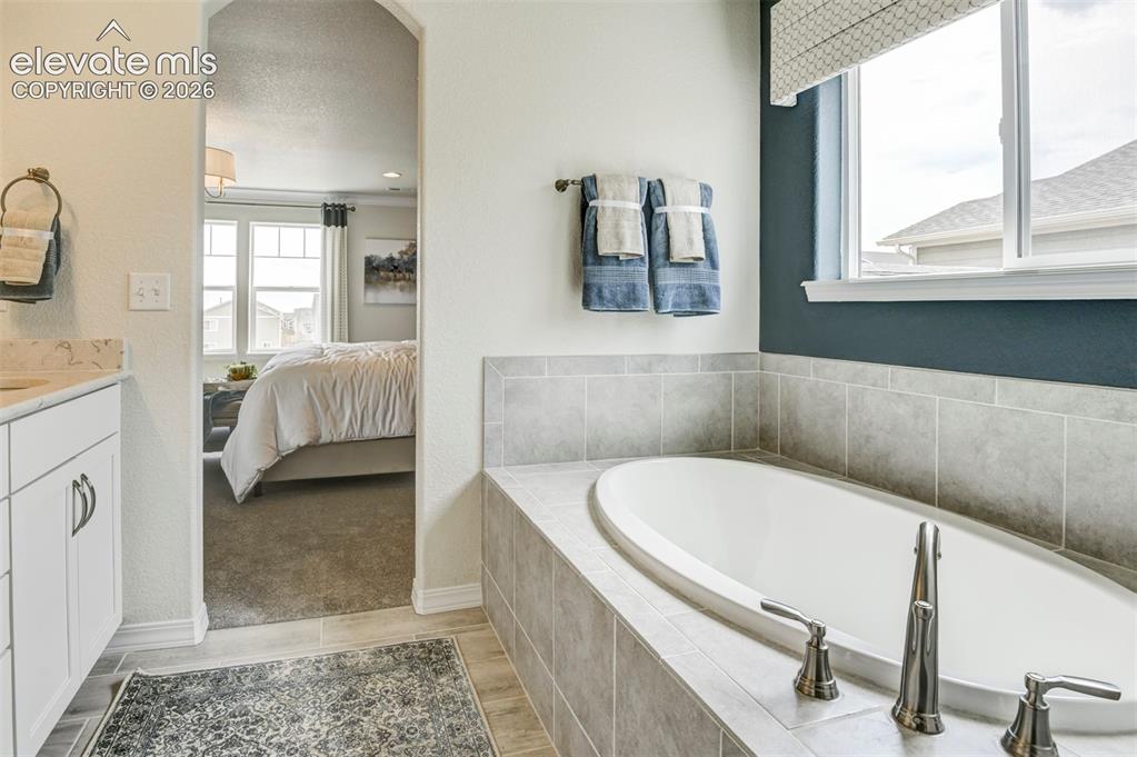 Image 14 of 41: Bathroom