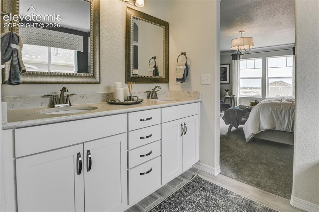 Image 15 of 41: Bathroom