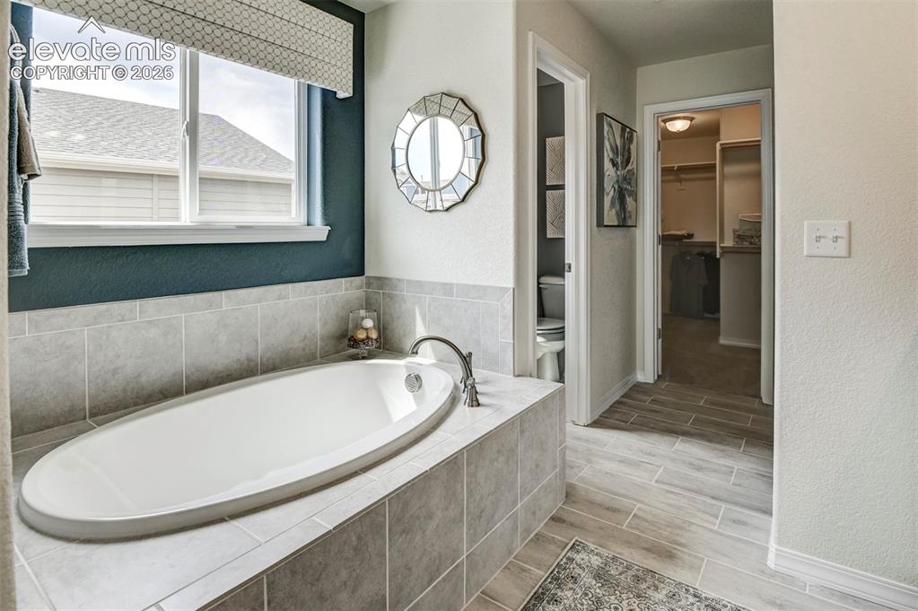 Image 16 of 41: Bathroom