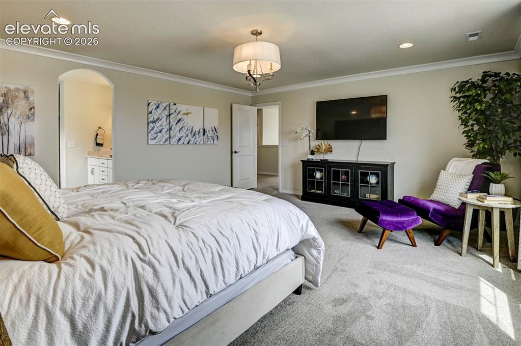 Image 19 of 41: Bedroom