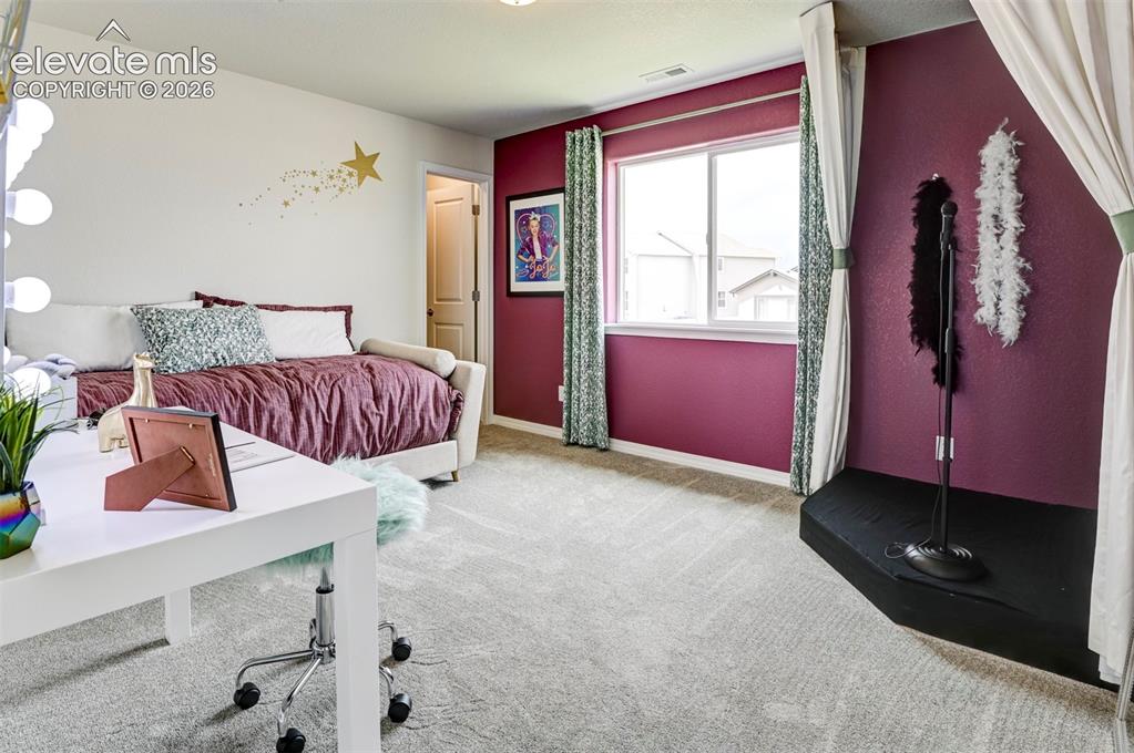 Image 6 of 41: Bedroom