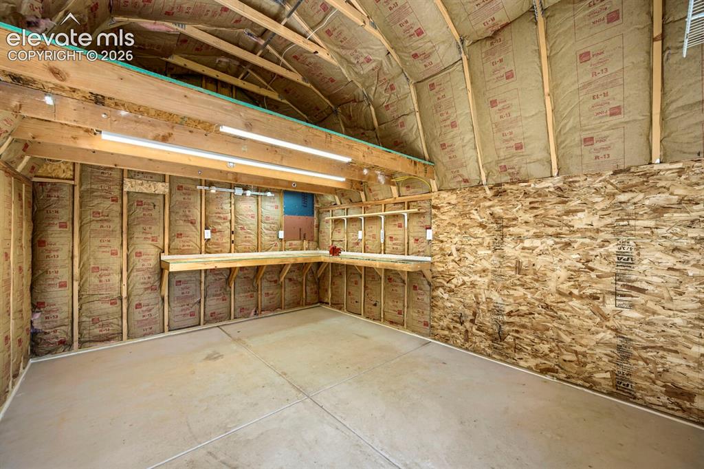Image 37 of 41: Concrete flooring, heat, 20a & 30a electrical, fully insulated, heater!