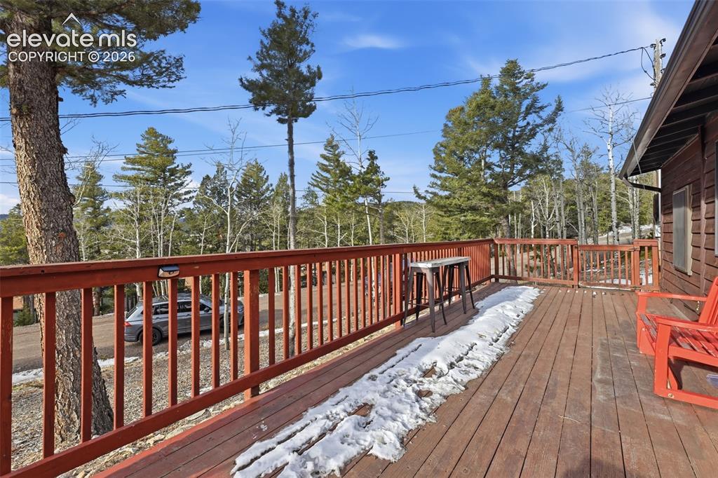 Image 17 of 22: Deck
