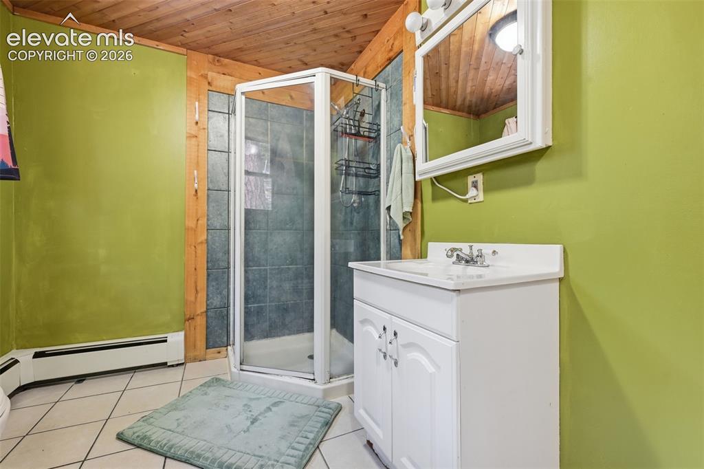 Image 22 of 22: Bathroom