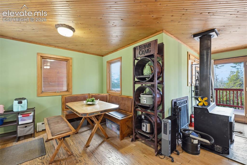 Image 6 of 22: Dining Area