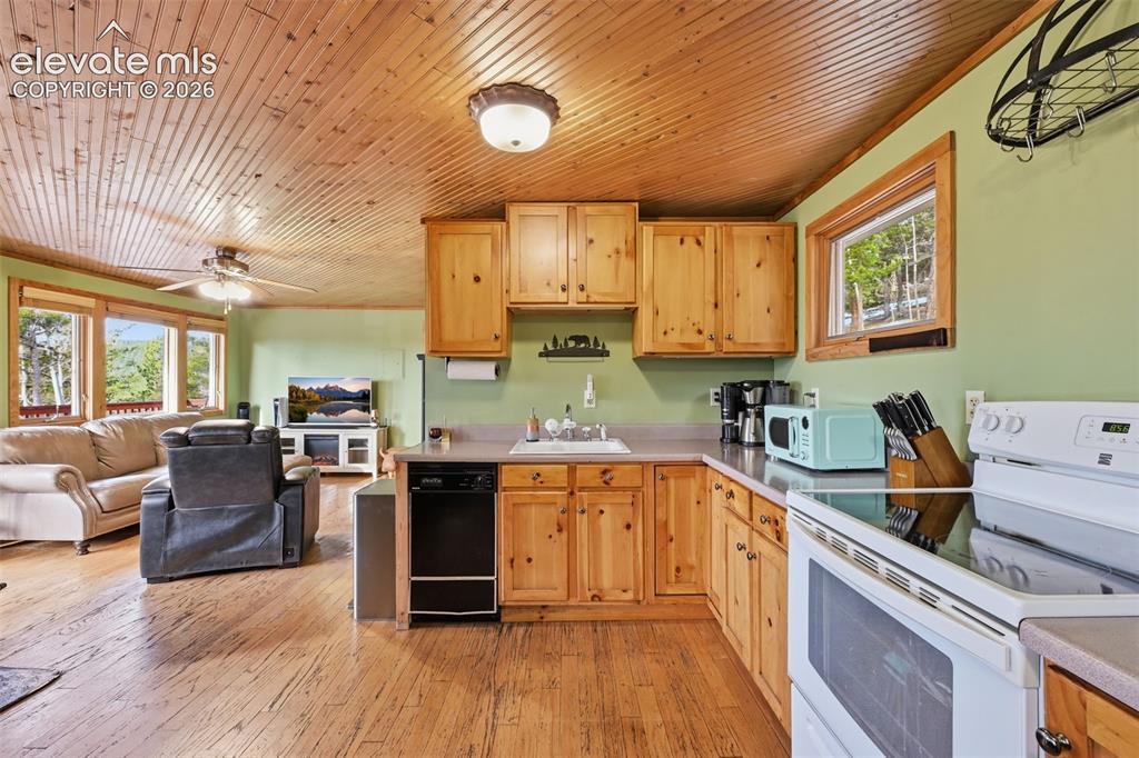 Image 8 of 22: Kitchen