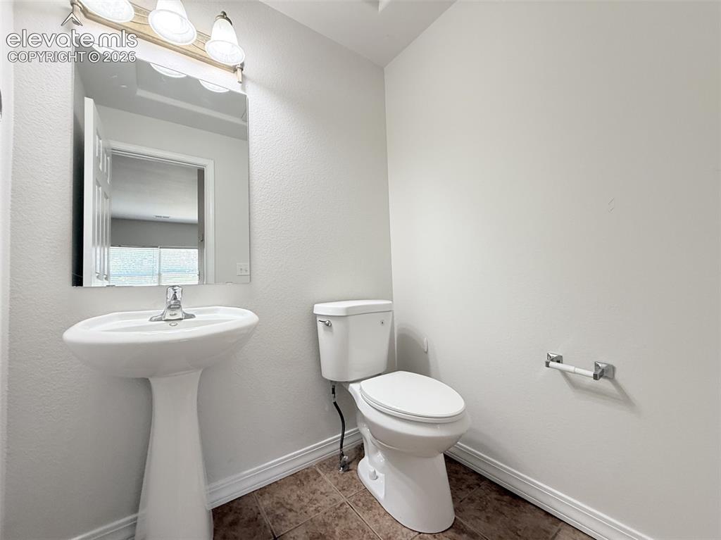 Image 14 of 32: Bathroom