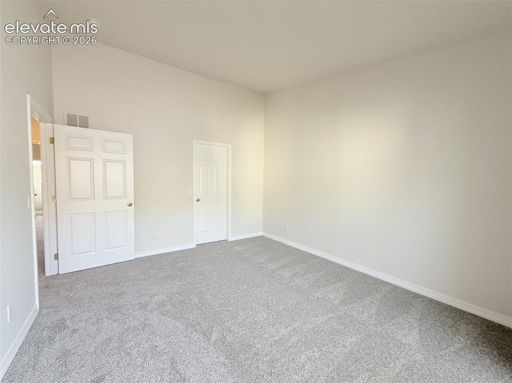 Image 16 of 32: Bedroom