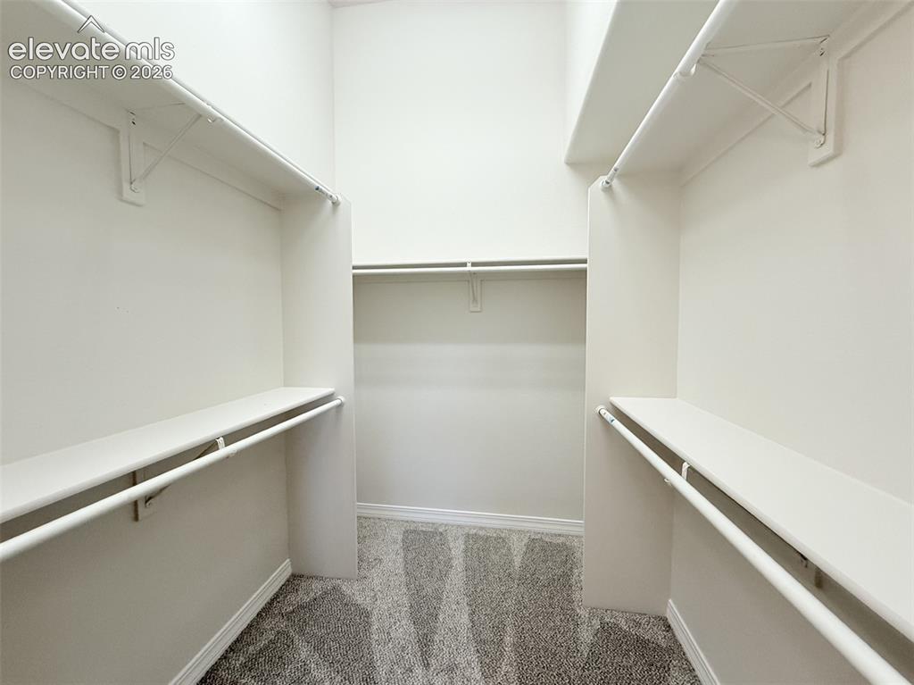 Image 24 of 32: Closet
