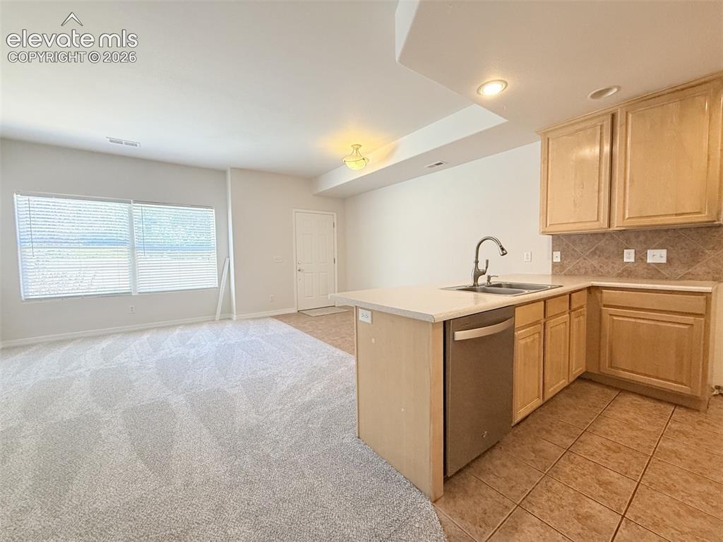 Image 8 of 32: Kitchen