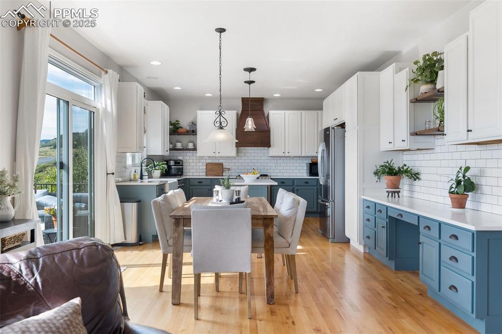 Image 19 of 50: Dining Area