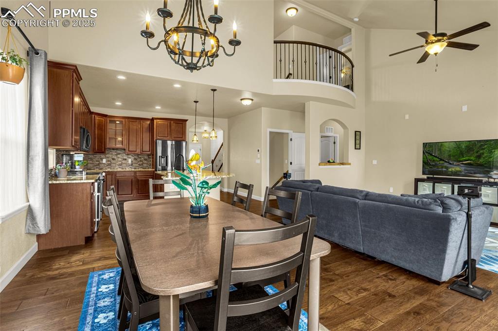 Image 13 of 48: Dining Area