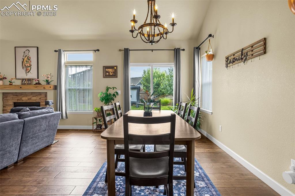 Image 14 of 48: Dining Area