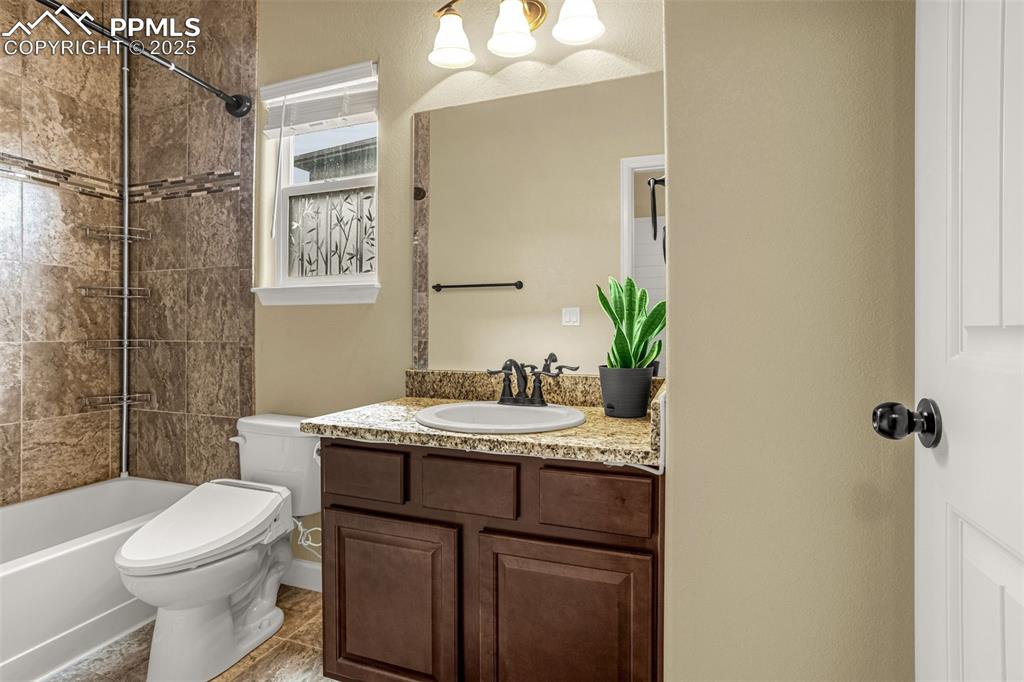 Image 16 of 48: Bathroom