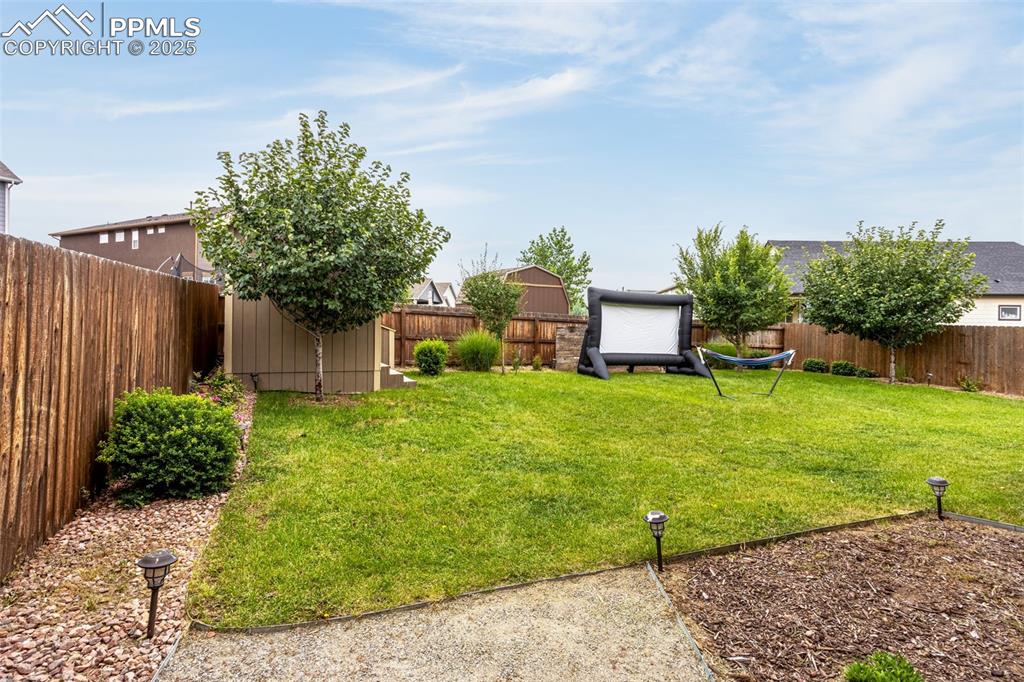 Image 41 of 48: Yard