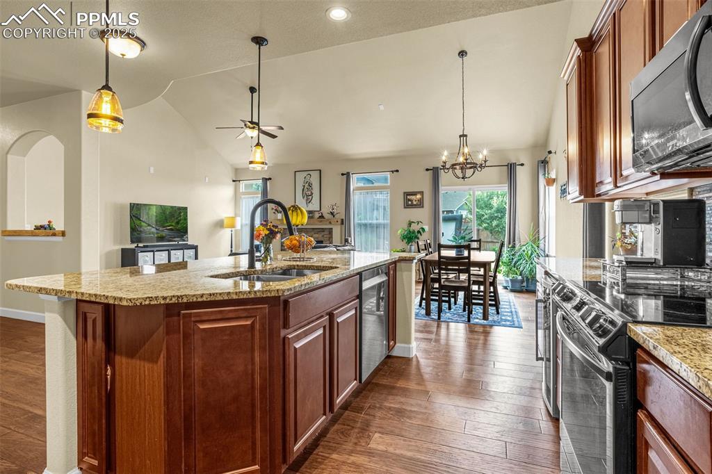 Image 9 of 48: Kitchen