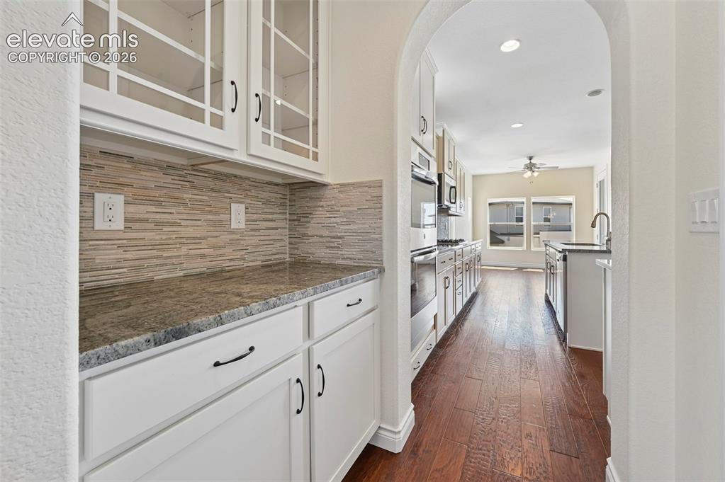 Image 13 of 50: Kitchen