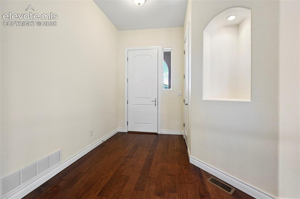 Image 8 of 50: Entry