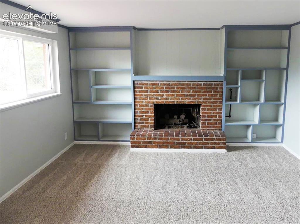 Image 19 of 39: Living Room