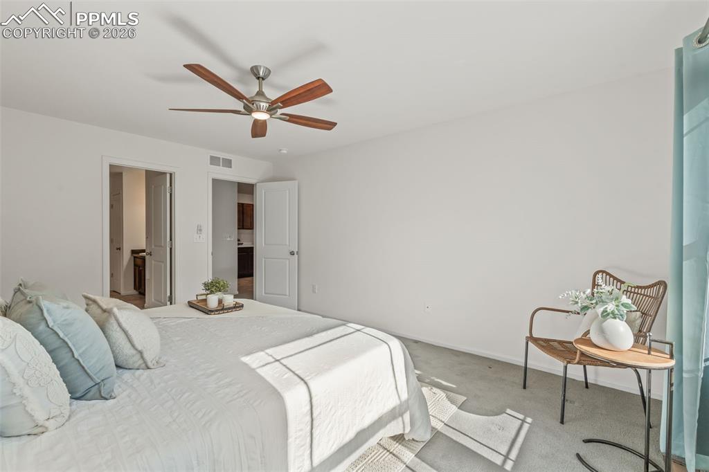 Image 18 of 31: Bedroom